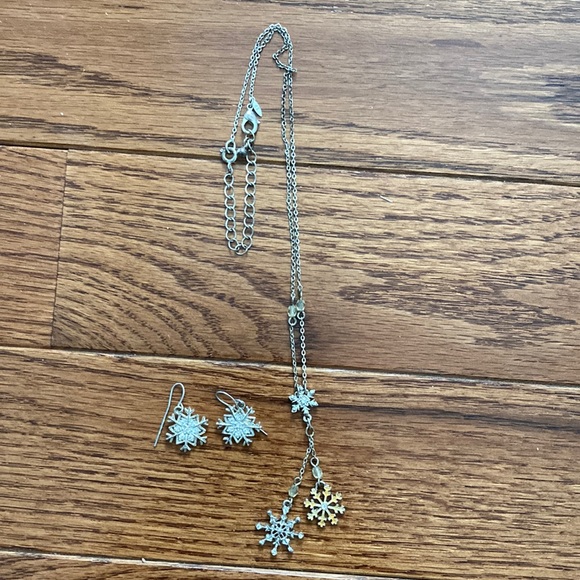Snowflake Necklace & Earrings Set - Picture 1 of 3